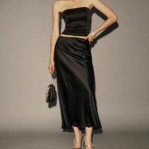 Reformation Layla Silk Skirt in Black size 4 NWT